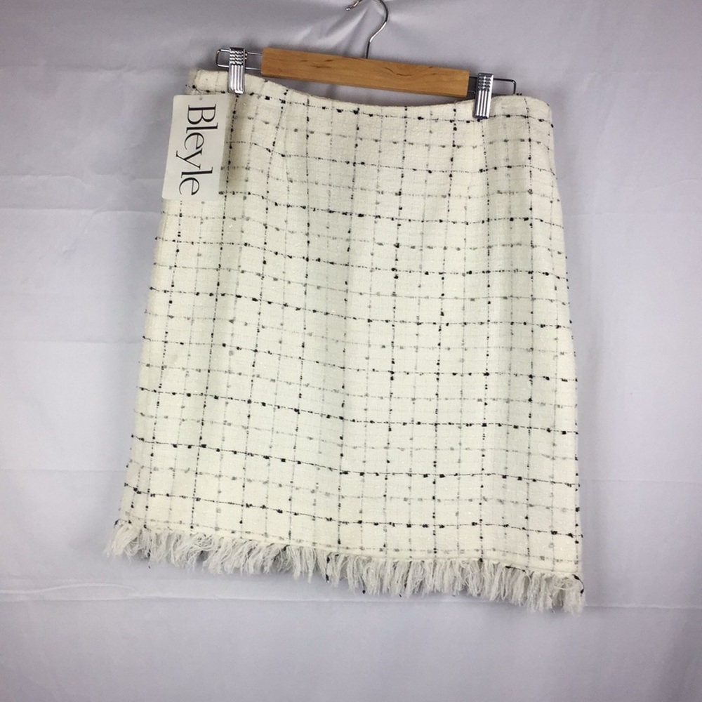 Women’s black and off white pencil skirt sz.12 NWT